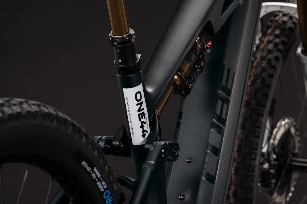 Cube Stereo Hybrid ONE44 HPC AT 800 carbon´n´white