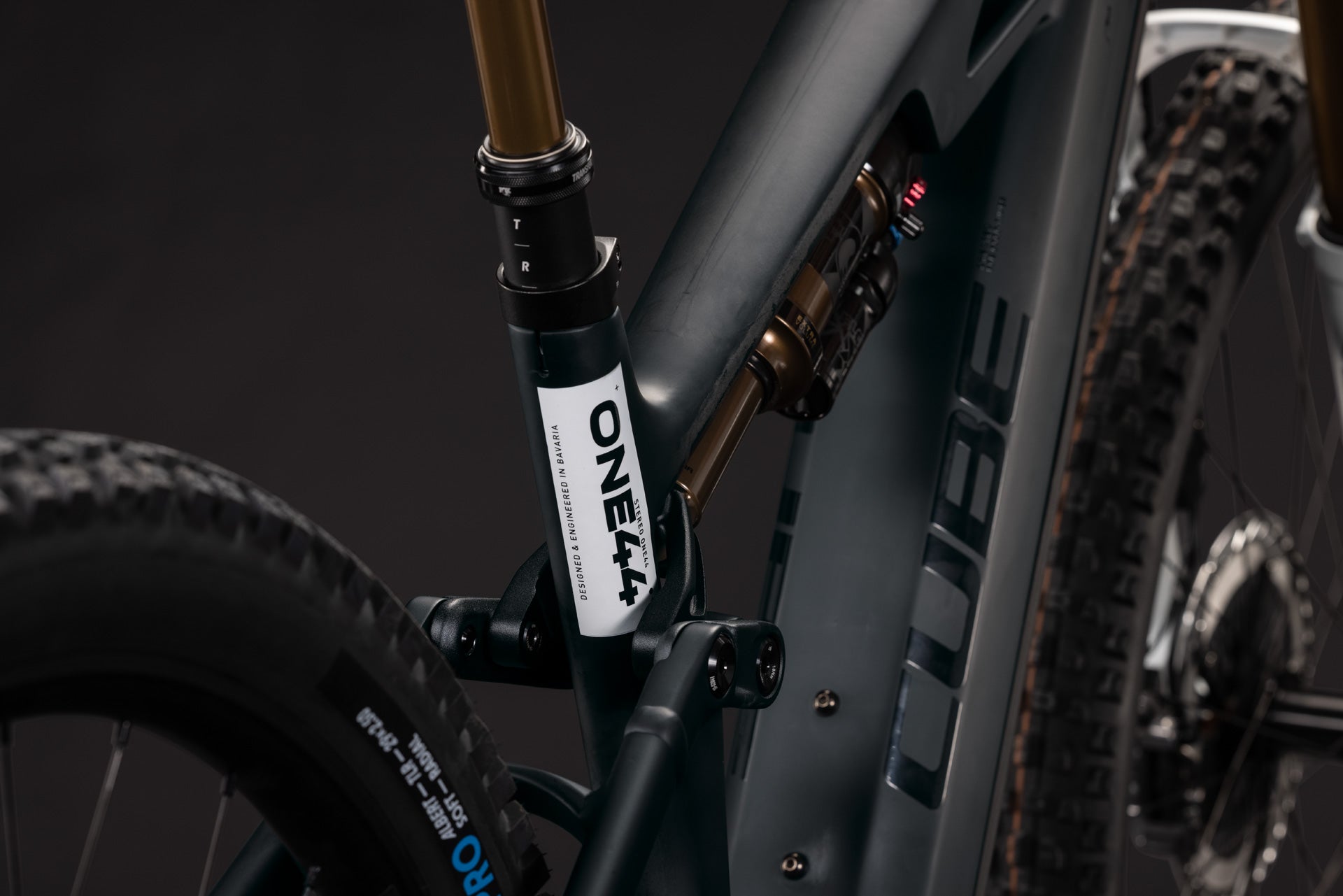 Cube Stereo Hybrid ONE44 HPC AT 800 carbon´n´white