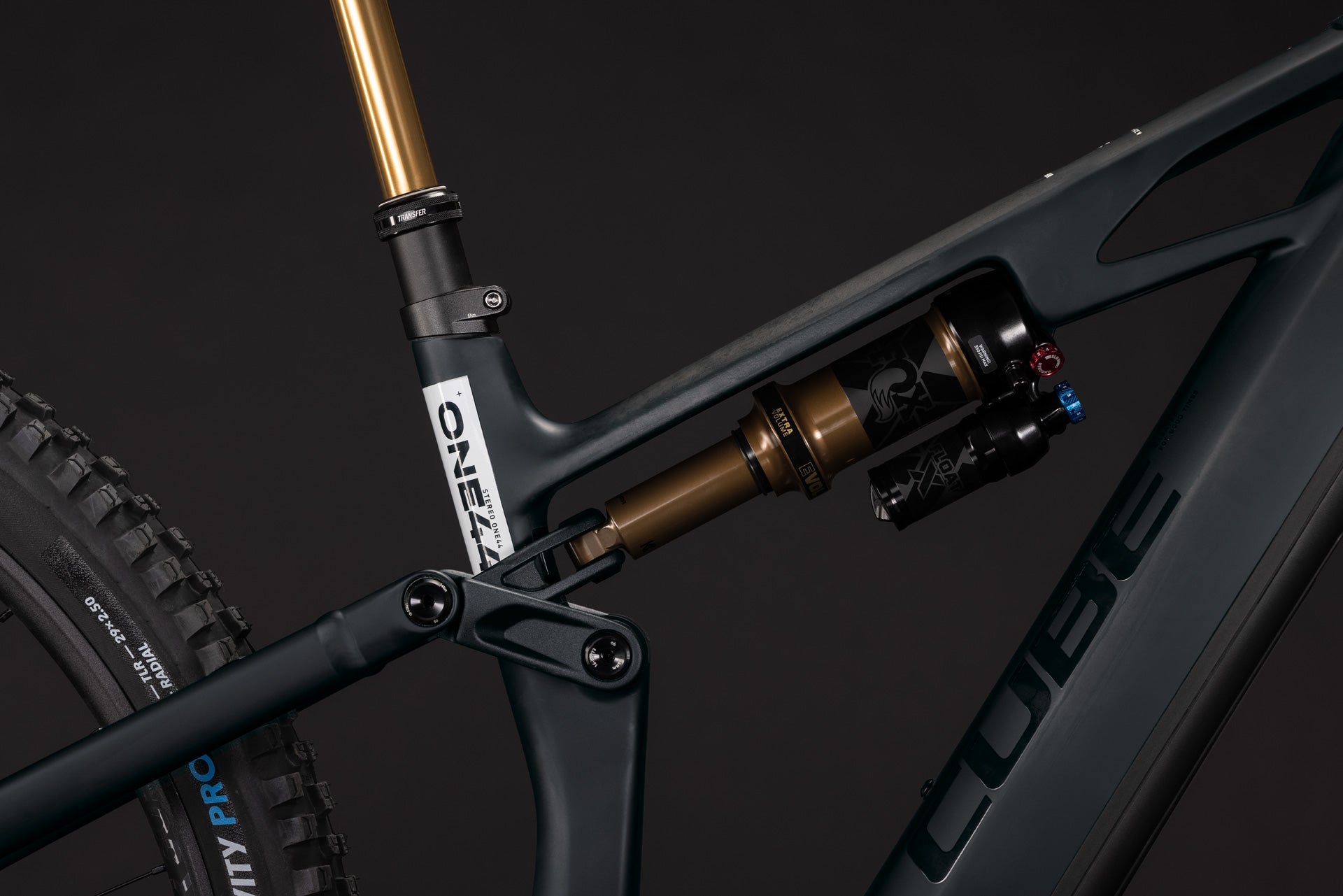 Cube Stereo Hybrid ONE44 HPC AT 800 carbon´n´white
