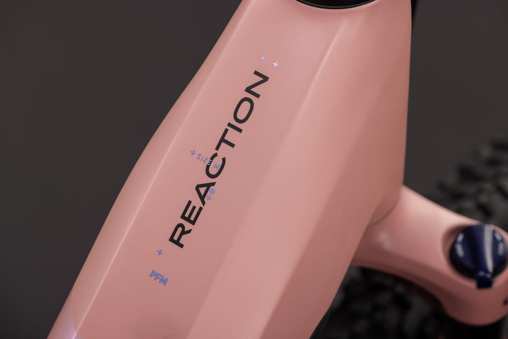 Cube Reaction Hybrid Performance 720 ruby´n´black