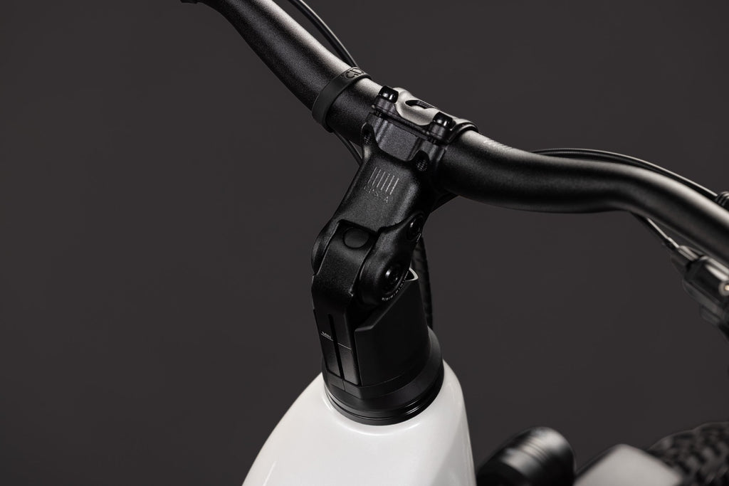 Cube Nuride Hybrid Performance 720 metallicwhite´n´grey