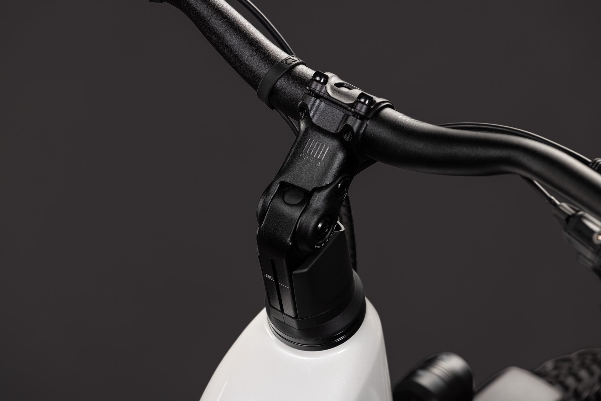 Cube Nuride Hybrid Performance 720 metallicwhite´n´grey