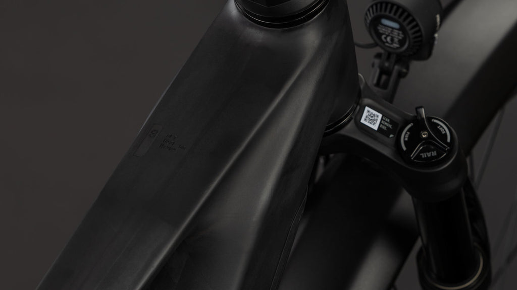 Cube Kathmandu Hybrid ONE11 HPC SLT 800 carbon´n´silverdust
