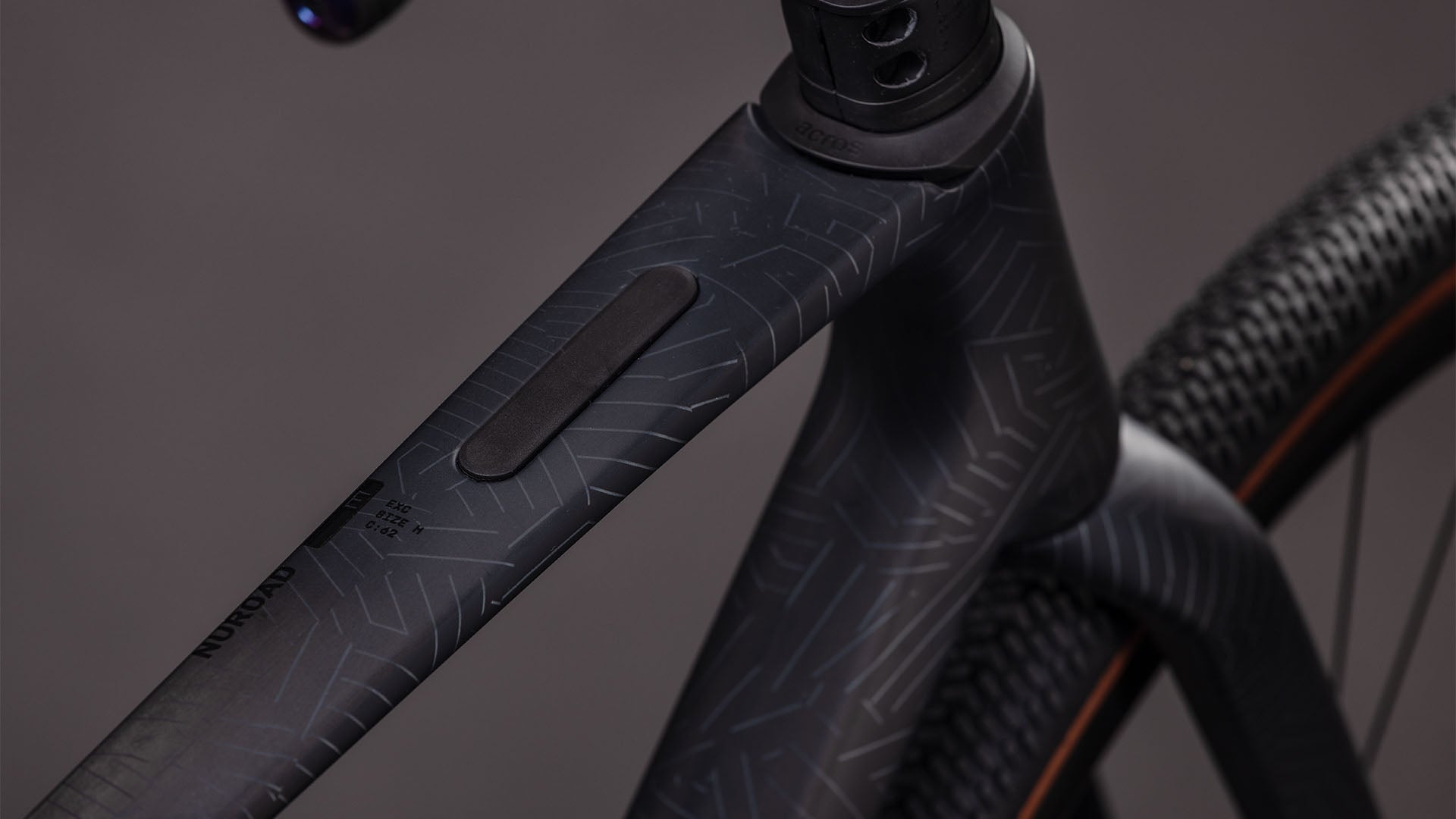 CUBE NUROAD C:62 EXC carbon´n´crisscross