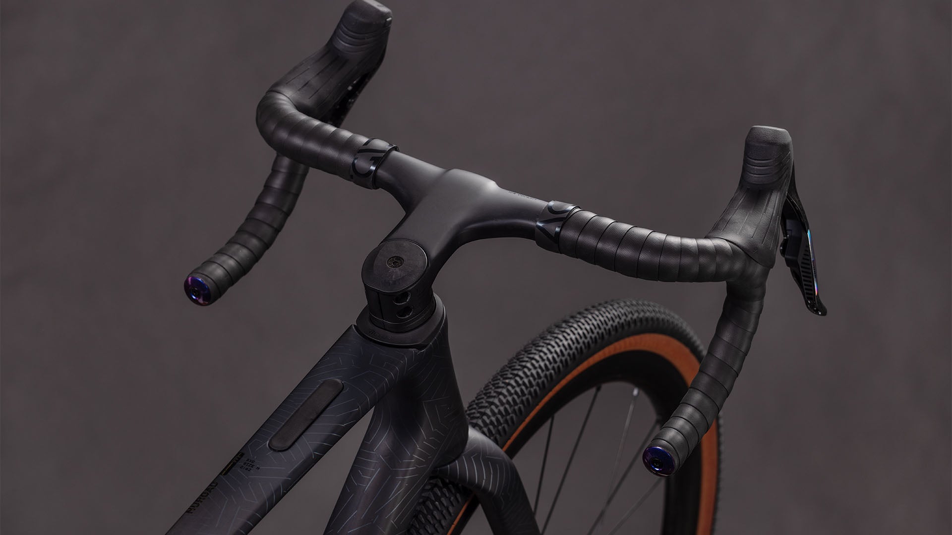 CUBE NUROAD C:62 EXC carbon´n´crisscross