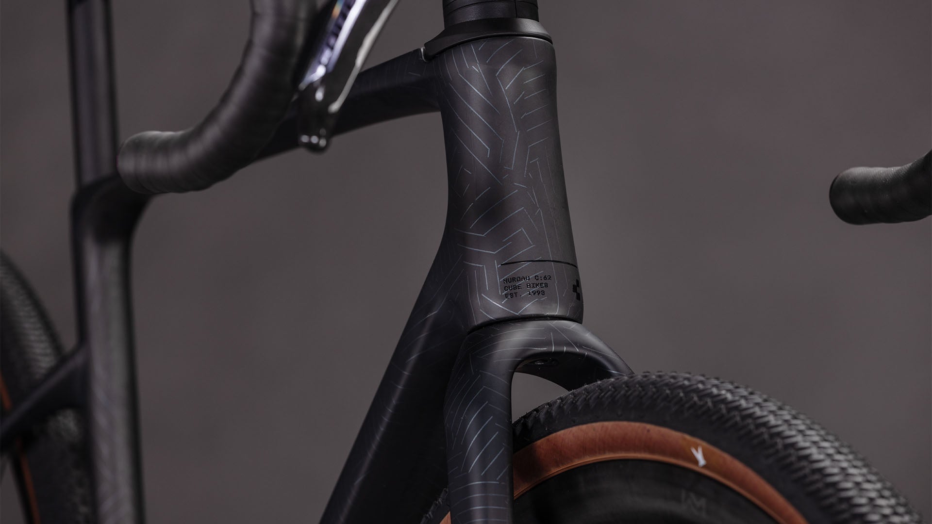 CUBE NUROAD C:62 EXC carbon´n´crisscross